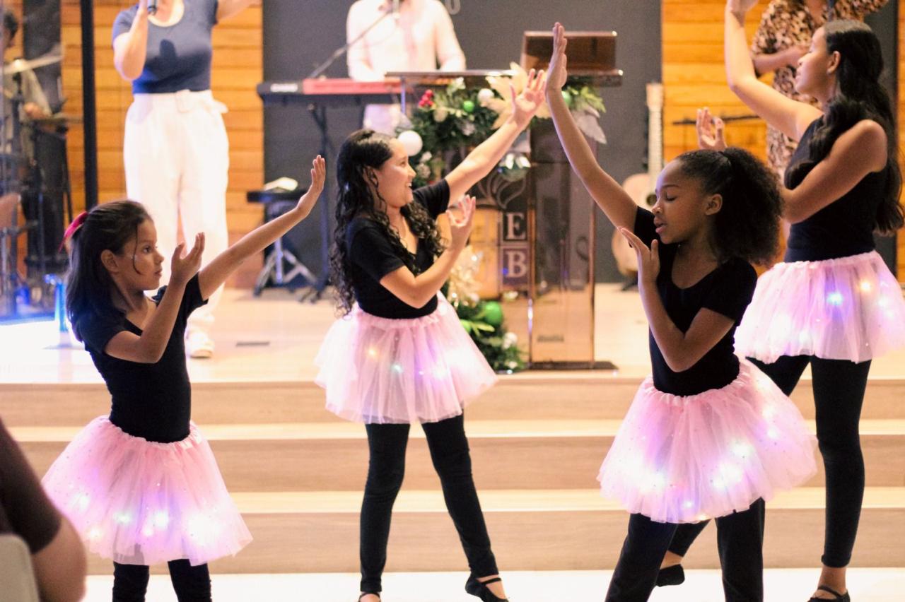 Ministério de Dança - atividades na IEJB