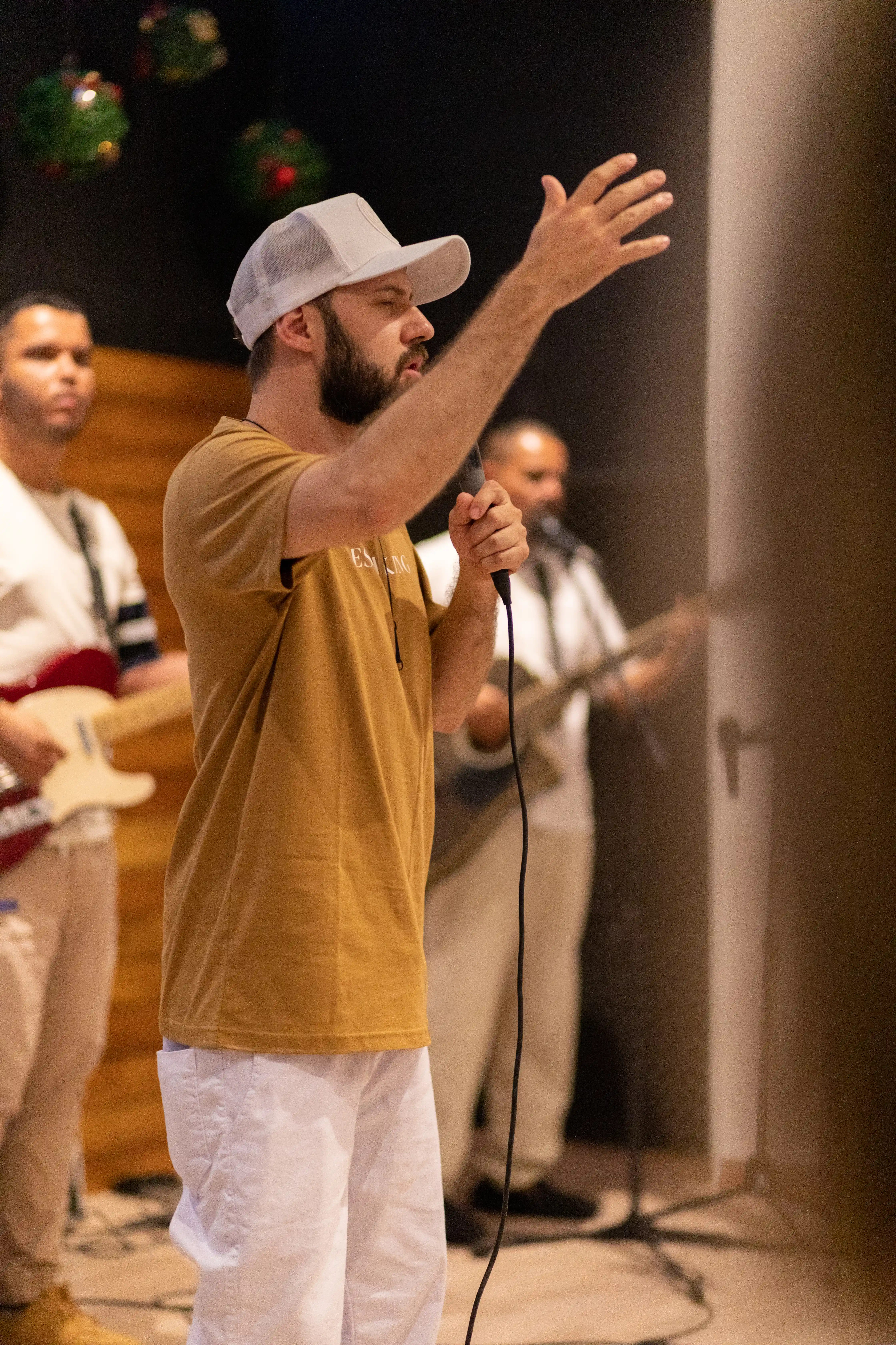 Momento de louvor e adoração na IEJB - Igreja Evangélica em Araçariguama