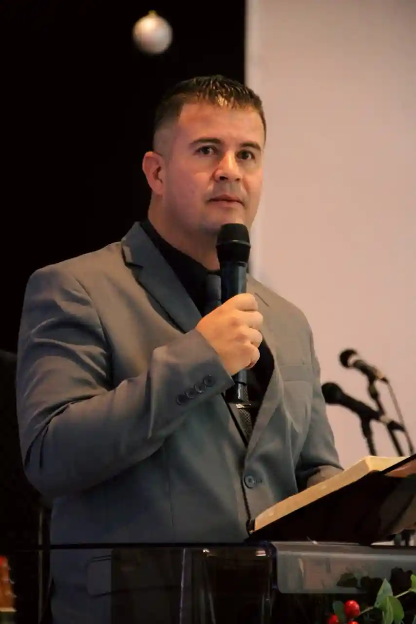 pastor pregando